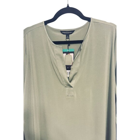 NWT Banana Republic XL Sage Green 3/4 Sleeve V-Neck Top Casual Blouse Polyester - Picture 2 of 14